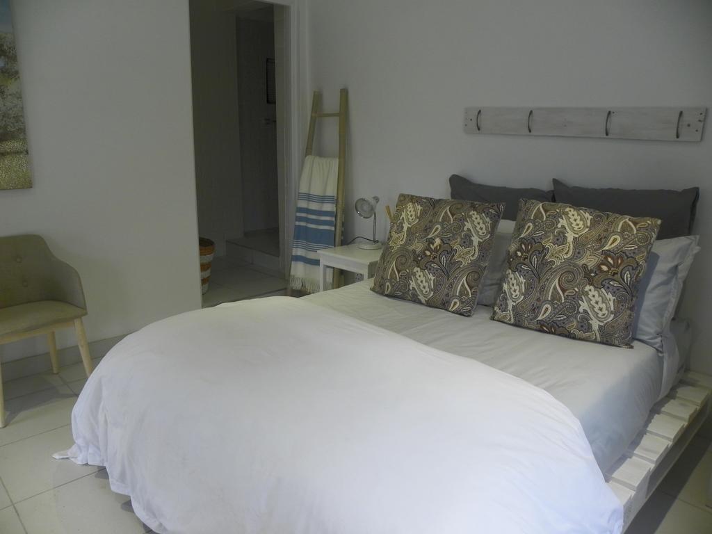 Blue'S Guest House - East London Bonza Bay エクステリア 写真