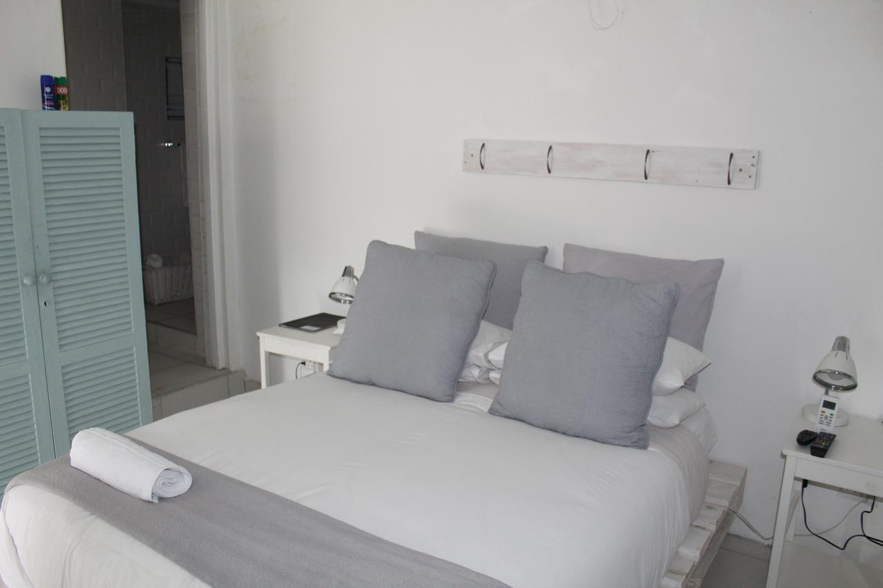 Blue'S Guest House - East London Bonza Bay エクステリア 写真