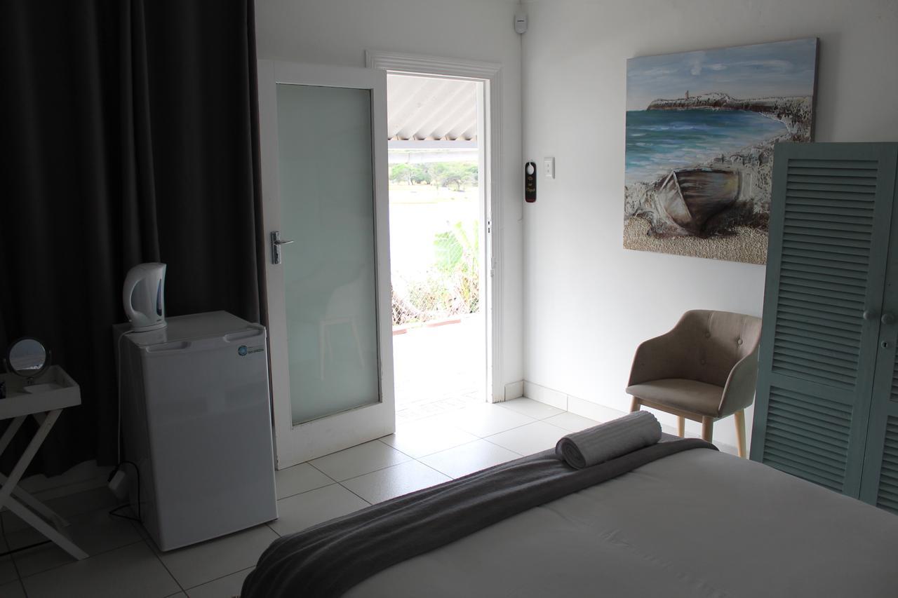 Blue'S Guest House - East London Bonza Bay エクステリア 写真