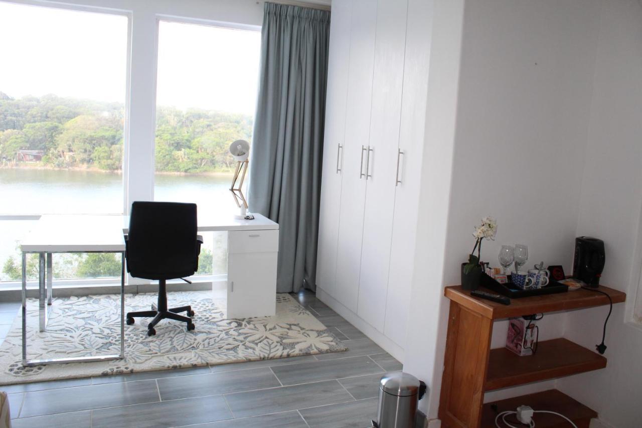 Blue'S Guest House - East London Bonza Bay エクステリア 写真