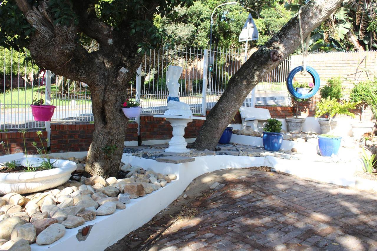 Blue'S Guest House - East London Bonza Bay エクステリア 写真