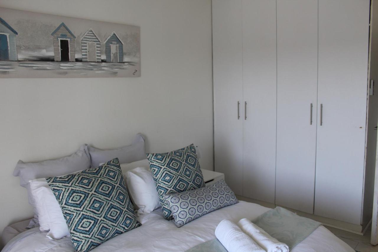 Blue'S Guest House - East London Bonza Bay エクステリア 写真